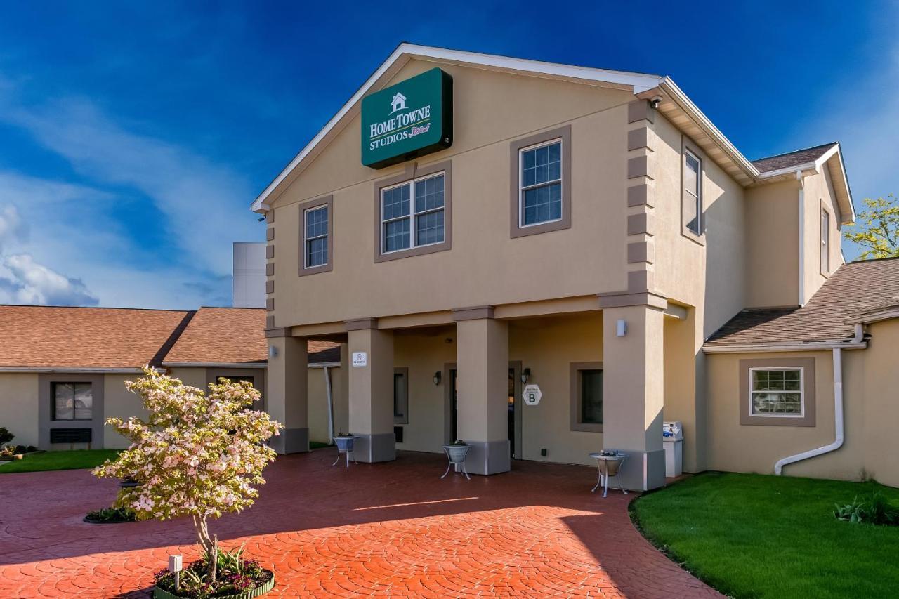 Motel Hometowne By Red Roof Denver, Pa 2*
