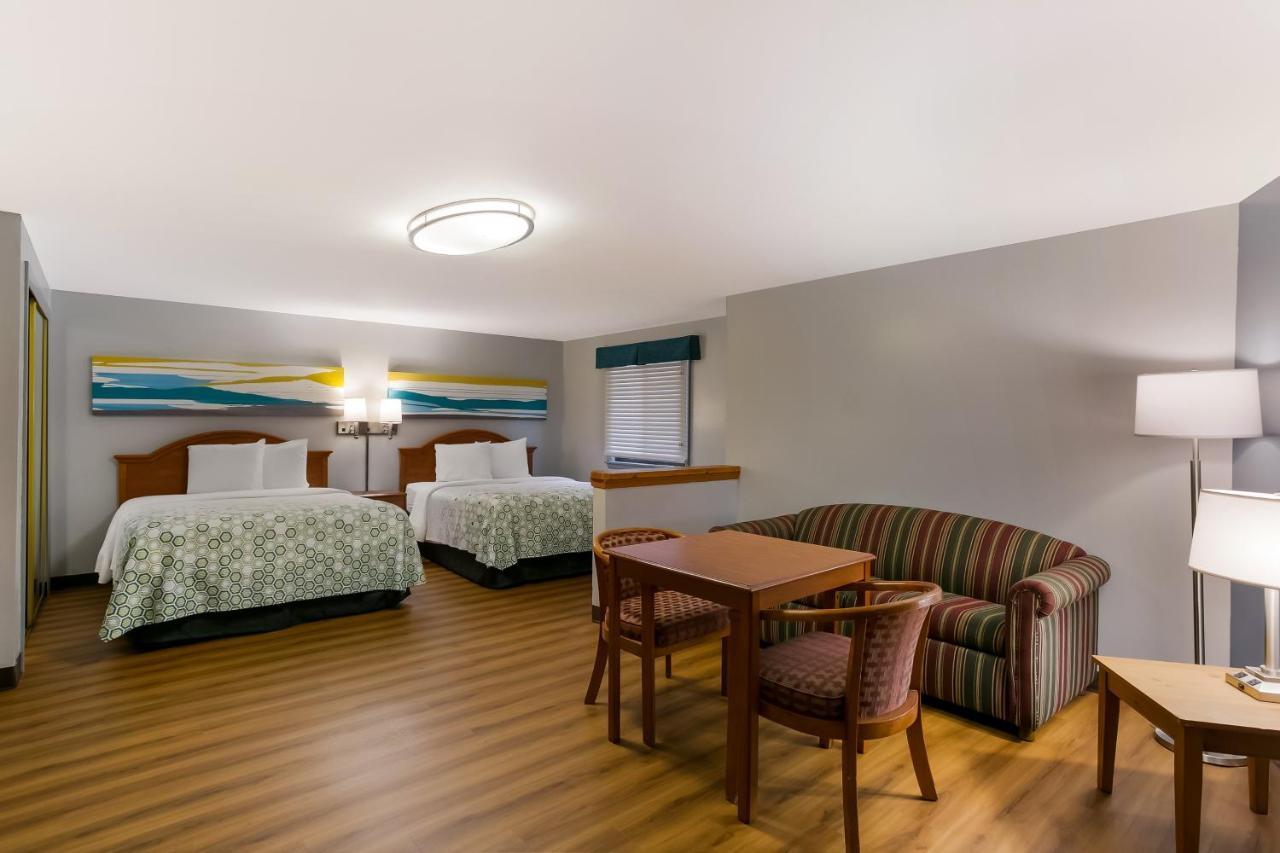 Motel Hometowne By Red Roof Denver, Pa 2*
